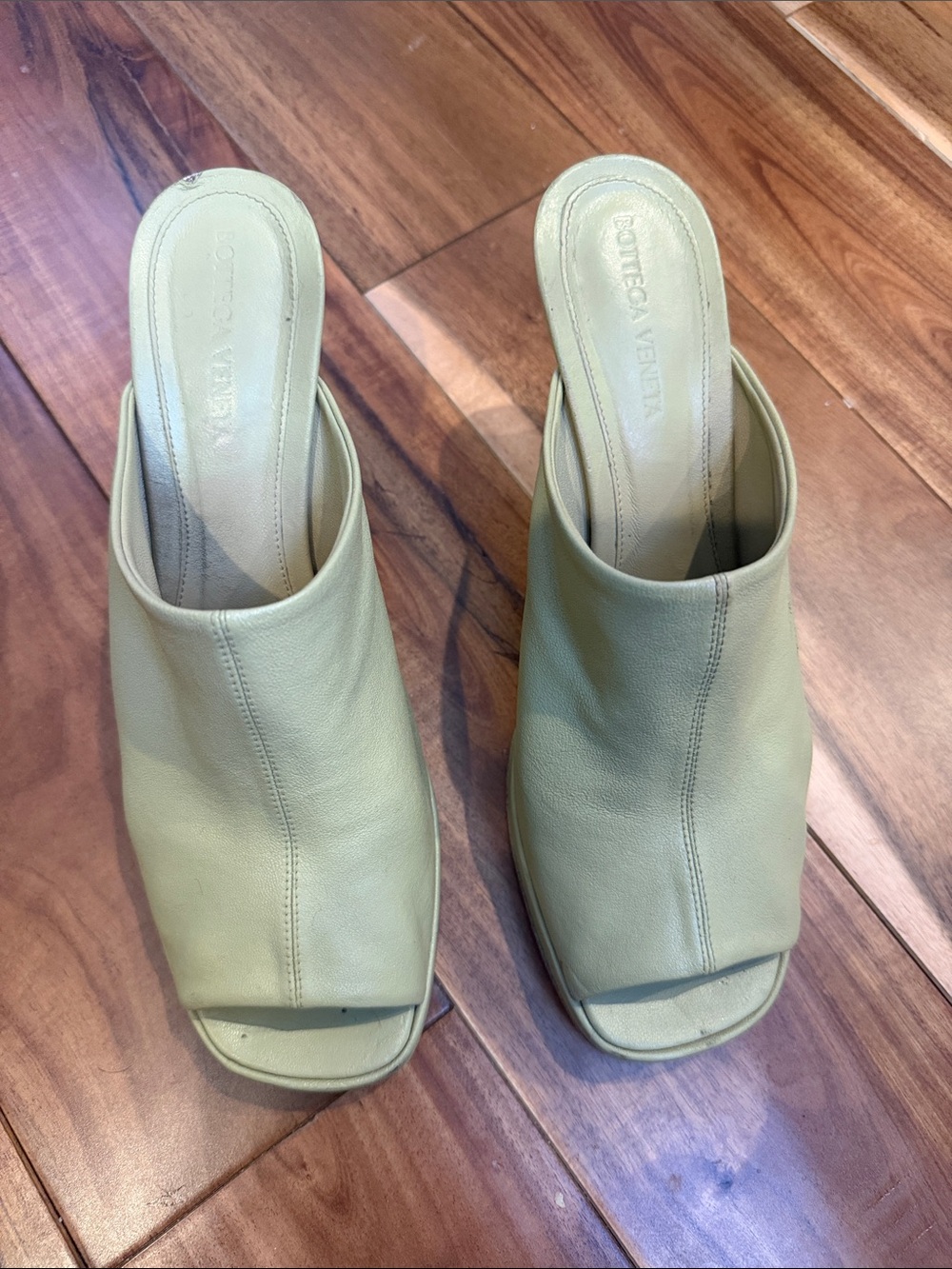 Bottega Veneta Pale Green Leather Open-Toe Mule